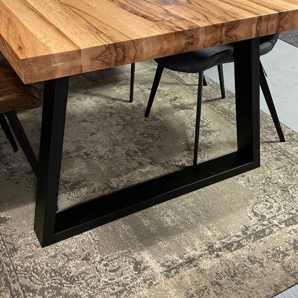 Tischgestell im Industriedesign mit Beinen in Trapez-Form